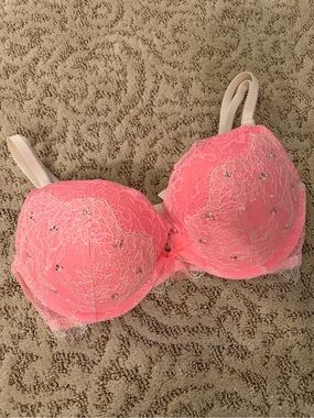 Victoria's Secret Dream Angels Push-Up Bra Pink Rhinestone Lace Trim 32D NWT!